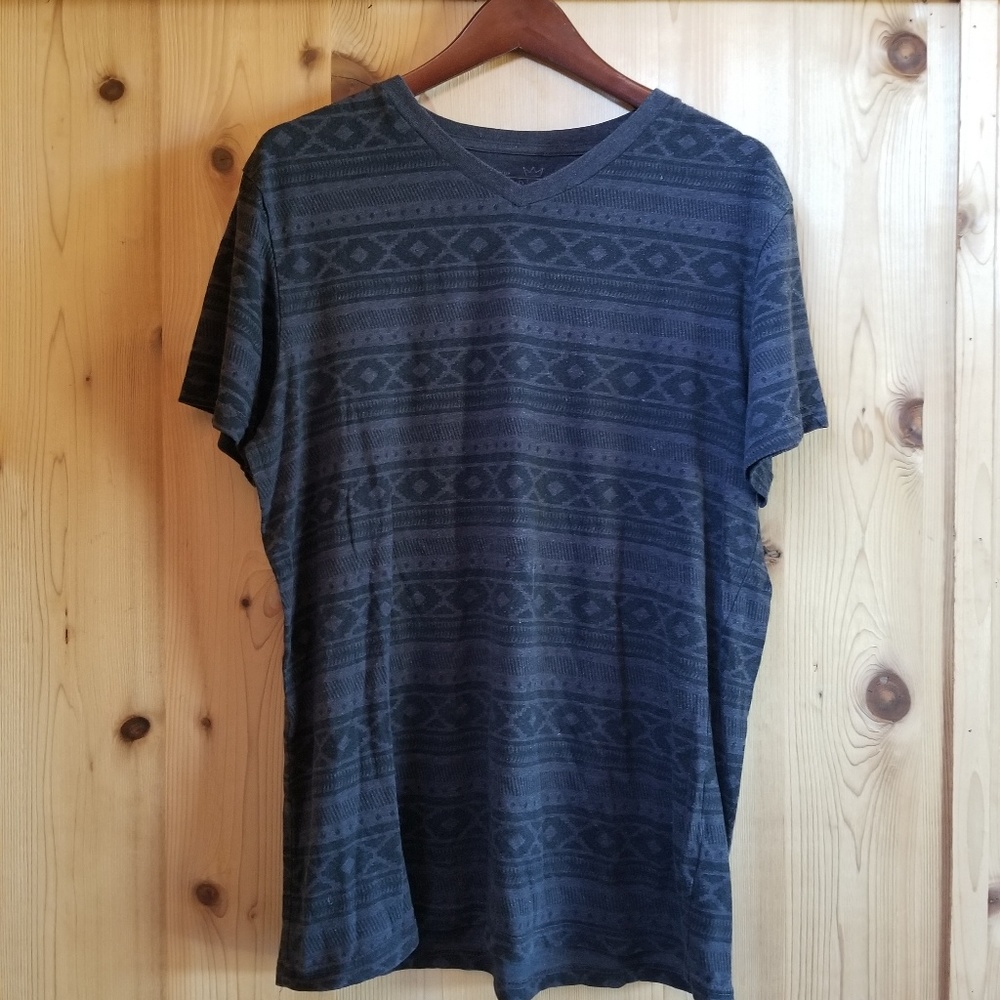 Mens v neck tee size XL